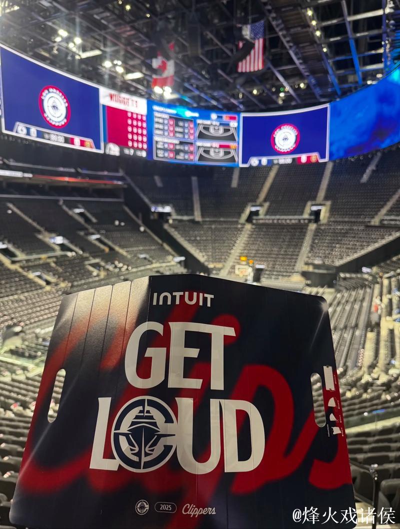 船记:快船主场球馆的球迷出口已经挤满了要离场的球迷 船记:快船主场球馆的球迷出口已经挤满了要离场的球迷